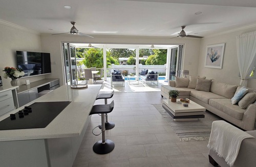 Sunset Crest Villa | 2 bed 2 bath with Private Pool - Close to All Amenities!