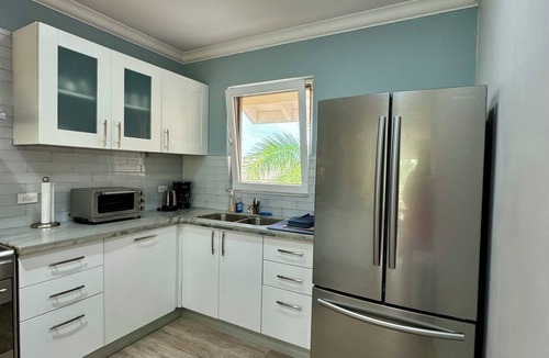 Callendar Condo | 2/Bed Condo, w/AC, Pools, Rooftop patio, 5 Min to Beach, in a gated community.