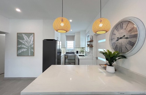 Navy Gardens House | 2 bed Villa in Hastings, Walking distance to Amenities - NO CAR NEEDED