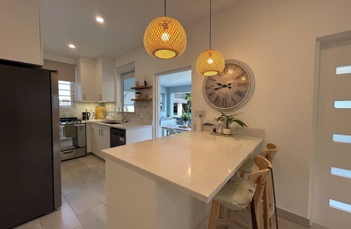 Navy Gardens House | 2 bed Villa in Hastings, Walking distance to Amenities - NO CAR NEEDED