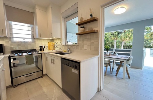 Navy Gardens House | 2 bed Villa in Hastings, Walking distance to Amenities - NO CAR NEEDED