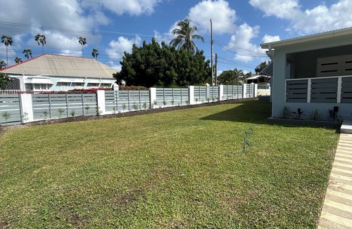 Navy Gardens House | 2 bed Villa in Hastings, Walking distance to Amenities - NO CAR NEEDED