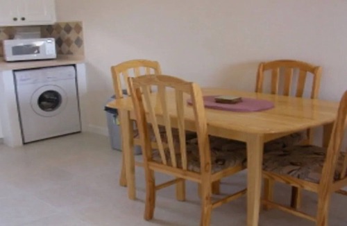 Silver Sands Apartment | 2 BEDROOM APARTMENT Plover Court Apartments