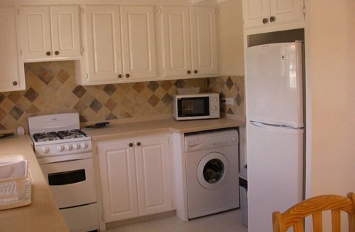 Silver Sands Apartment | 2 BEDROOM APARTMENT Plover Court Apartments