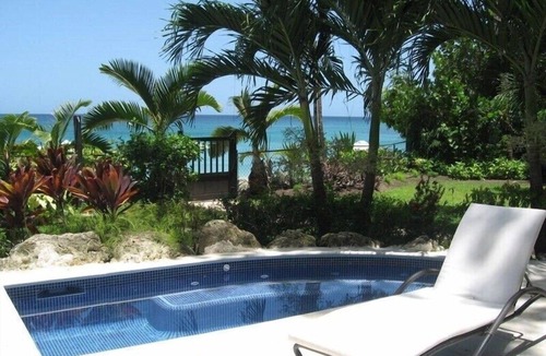 Old Trees Bay Apartment | 2 Bedroom Beachfront Condo, small pool, gorgeous sea view