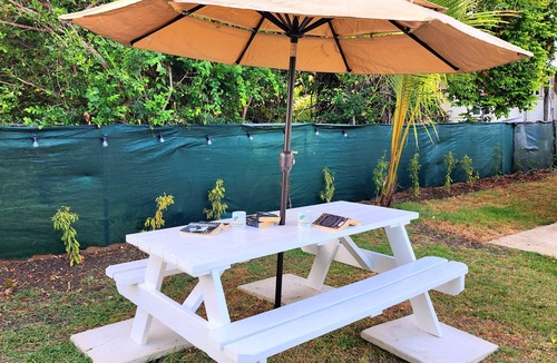 Oistins House | 2 Bedroom Garden Oasis near Beach, Airport, Nightlife