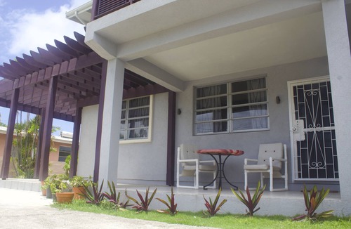 Durants Apartment | 2 minute walk to Brighton's Beach, Apt on a quiet street