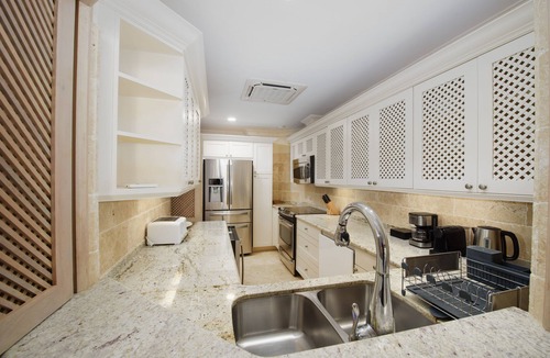Gibbs Bay Condo | 2500 sq. ft. Two-Bedroom Luxury Beachfront Suite on the West Coast