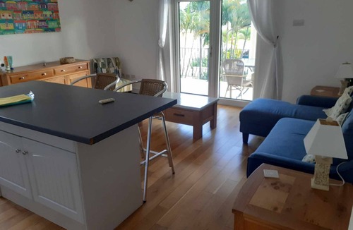 Derricks House | 3 bed 3 bath villa on the west coast