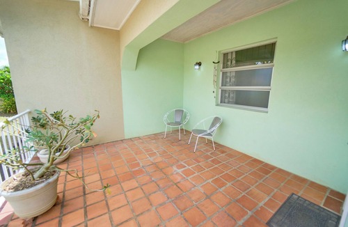 West Coast House | 3-bedroom house 5 minutes from Sheraton Mall, AC, WiFi. 10 mins from Beaches