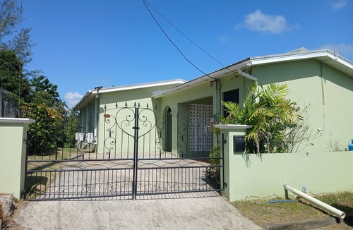 Clermont House | 3-bedroom house in beautiful Saint Michael with AC and charm