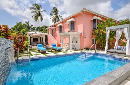 Hastings House | 3 Min Walk to Beach - Blessed Manor by Bluescape
