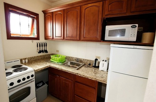 Maynards Hotel | 3 Spacious Units w/Kitchenettes! FREE Parking! Short Drive to Mahogany Bay!
