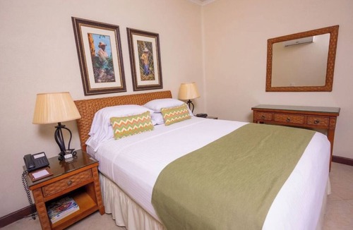 Retreat Hotel | 3 Units | Explore Beaches & Bays | Pool, Spa and Beach Shuttle
