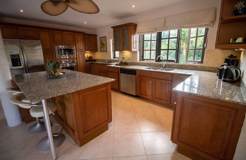 Clinketts House | ☆ 3Bdrm 3.5 Bath Private Home w Brand New Pool Steps to Beach