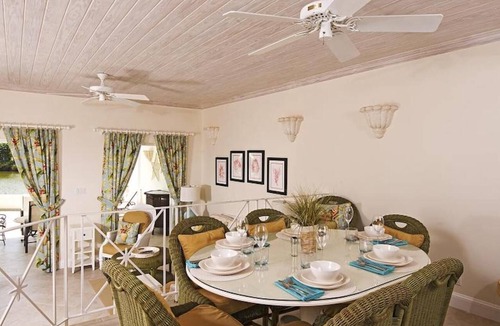 Deanes Villa | 3bed,3.5 bath, beach access, housekeeping, wifi, pool and more!