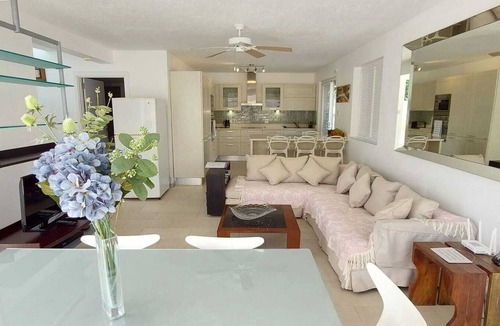 Porters Villa | 3BR Caribbean Home in Porters | Walk to Beach & Pool
