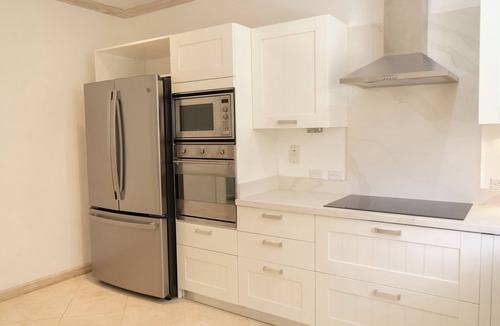 Mullins House | 3BR Luxury Villa 3-Min Walk to Beach & Sea Shed Spa Pool
