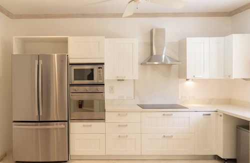 Mullins House | 3BR Luxury Villa 3-Min Walk to Beach & Sea Shed Spa Pool
