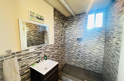 Wotton House | 4 Bed Home for Group Travel, Sleeps 8