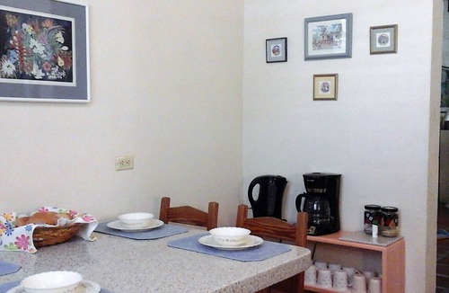 Gibbs Bay House | 4 Bedroom Home - A 5 minute Walk to 'Toes in the Sand' at 2 Amazing Beaches!