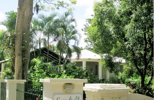 Gibbs Bay House | 4 Bedroom Home - A 5 minute Walk to 'Toes in the Sand' at 2 Amazing Beaches!