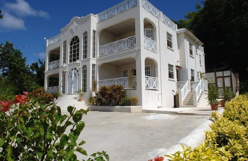 Mullins Apartment | 4 Bedroom Luxury Penthouse , Up to 8 Guests with pool and sea view
