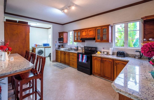 Weston Villa | 4 Bedroom West Coast Villa, Close to Beach