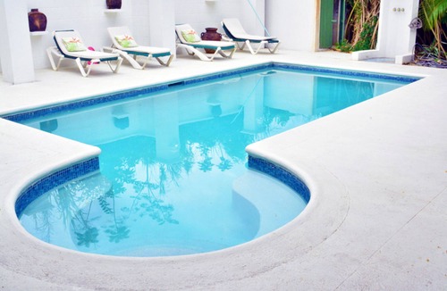Halcyon Heights Villa | 5 bedroom villa with pool .sleeps 10 .5mins walk to sea