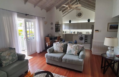Porters Villa | 5 Porters Court, Luxury West Coast villa, 5 mins walk to beach with Beach Club