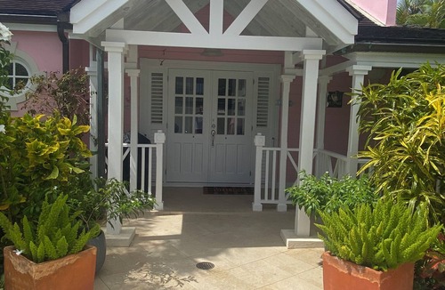 Porters Villa | 5 Porters Court, Luxury West Coast villa, 5 mins walk to beach with Beach Club