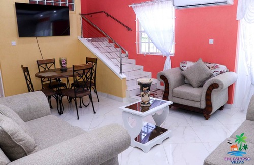 Apple Hall House | 8Bed 8bath 2half bathroom Airconditioning Kitchen Wi-Fi sleeps16 5min Bottom Bay