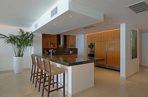 Prospect Apartment | A tropical modern 3 bedroom apartment with outstanding amenities