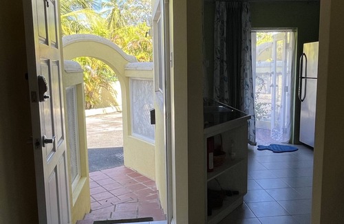 Lascelles House | Absolutely close of everything by walking distance in Holetown!