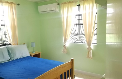 Gibbons Boggs Apartment | Air Conditioned 1 Bedroom Apartment 5 minutes away from Miami Beach