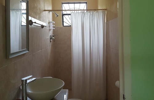 Gibbons Boggs Apartment | Air Conditioned 1 Bedroom Apartment 5 minutes away from Miami Beach