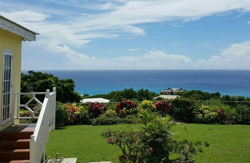 West Terrace Apartment | Alamanda Sea View Apartment - Spectacular Ocean View Retreat AC/Wi-Fi, CableTV