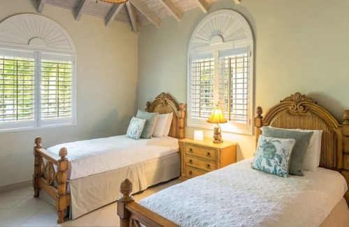 Halcyon Heights House | Aliseo · Stunning & Rare Ultra Luxury Beachfront Villa