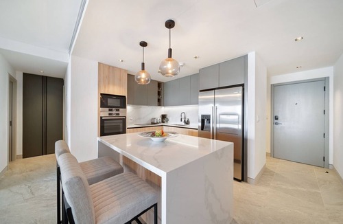 Brighton Villa | Allure 402 Summary: L