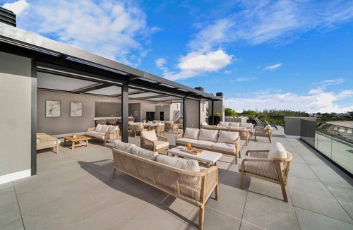 Brighton Villa | Allure 402 Summary: L
