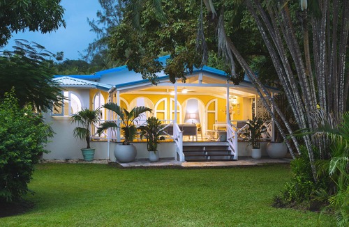 Speightstown Villa | Amazing 7 bed villa only 4 mins walk to Mullins Beach