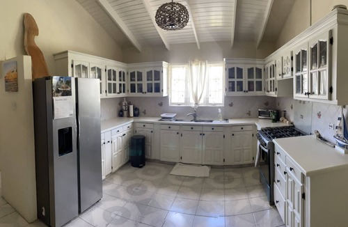 Welches House | Anchor Villa , 4 bedroom single family home nSteps to the beach .