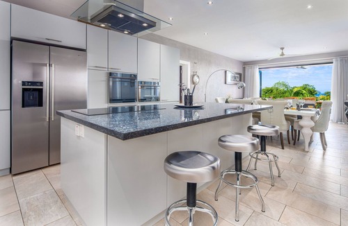 Halcyon Heights House | Angel Heights & Hummingbird Cottage - Deluxe Villa Close to Beach & Holetown