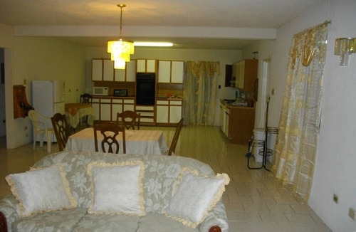 Bromefield House | Angela Vacation Home. The property is located near Moon Town and transportation