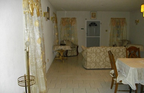Bromefield House | Angela Vacation Home. The property is located near Moon Town and transportation
