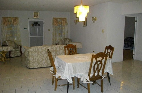 Bromefield House | Angela Vacation Home. The property is located near Moon Town and transportation