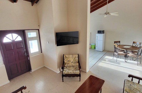 Enterprise Apartment | Apt 5, 2 Bedroom, Cotton Bay, Surfer's Bay, Miami & Silver Sands, Cafe Luna