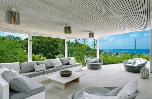 Weston Villa | Atelier House by Fantasia Villas
