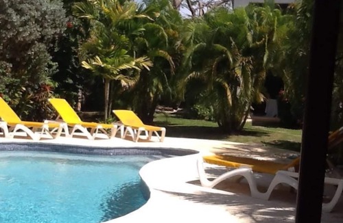Mullins Apartment | ATTRACTIVE self contained apartment in a 2 storey villa Spacious & well equipped