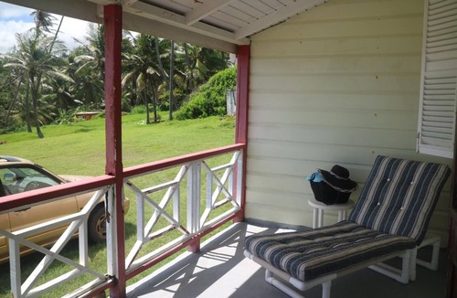 Hill Crest Cottage | Bathsheba, 4 Bedroom Oceanside Family Getaway. Walk to beach and Soup Bowl.